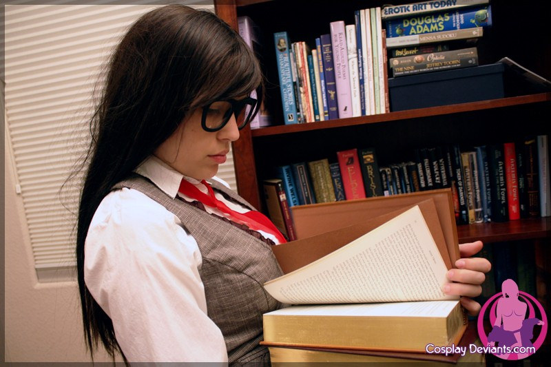 Ivy - Bookworm shows free gallery picture 03-bookworm-002
