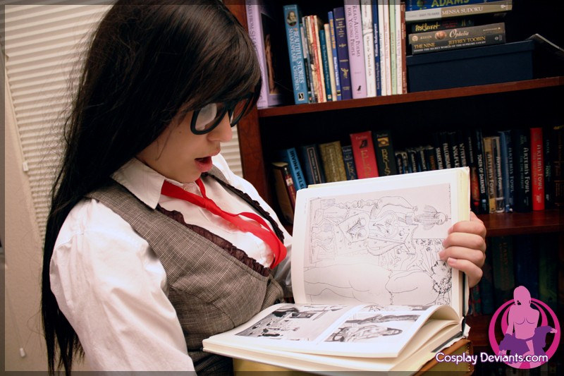 Ivy - Bookworm shows free gallery picture 05-bookworm-004