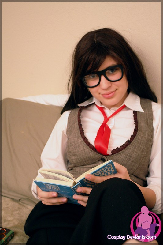 Ivy - Bookworm shows free gallery picture 17-bookworm-016