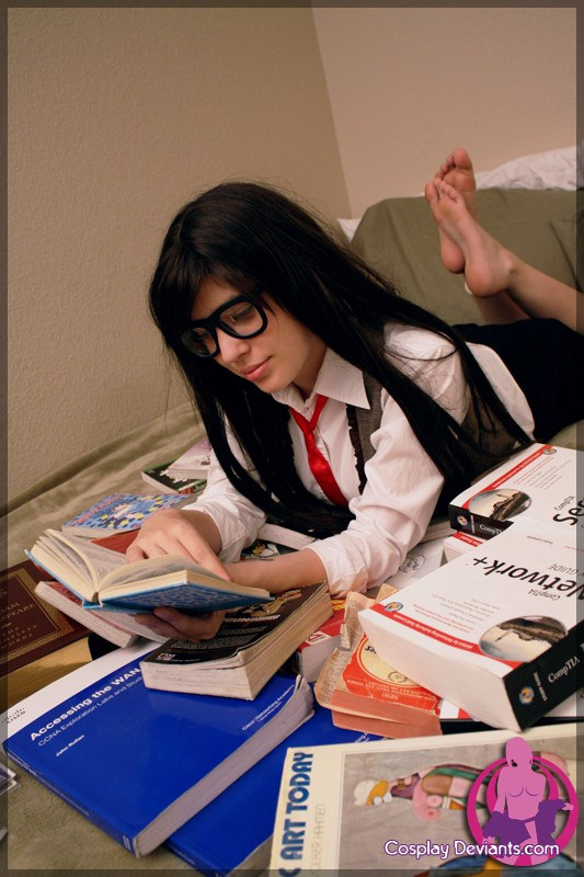 Ivy - Bookworm shows free gallery picture 19-bookworm-018