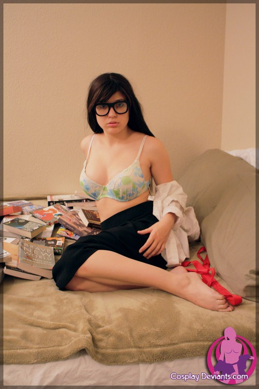 Ivy - Bookworm shows free gallery picture 34-bookworm-033