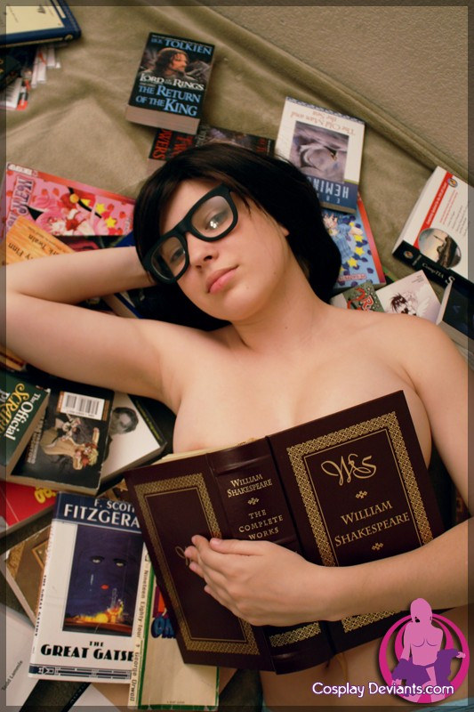 Ivy - Bookworm shows free gallery picture 61-bookworm-060