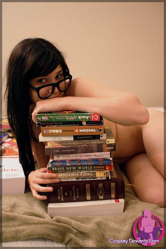 Ivy - Bookworm shows free gallery picture 74-bookworm-073