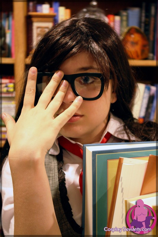Ivy - Bookworm shows free gallery picture 02-bookworm-001