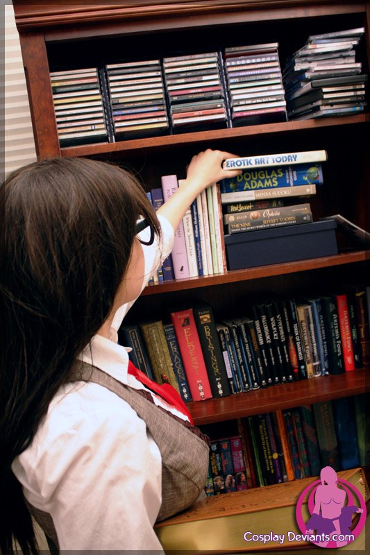 Ivy - Bookworm shows free gallery picture 04-bookworm-003
