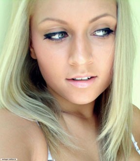 Well Hello shows free gallery picture 12-avatar288_005